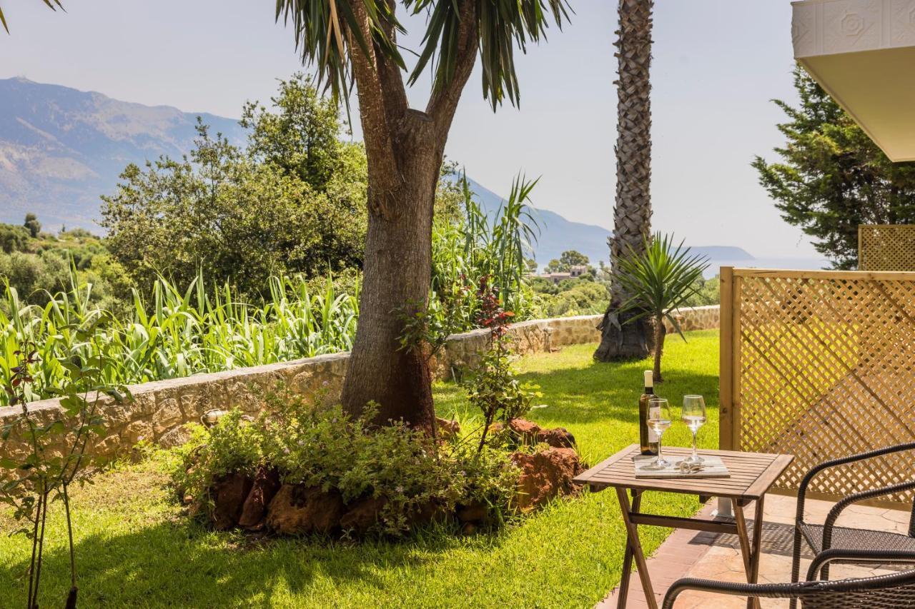 ספרטיה Theros Retreat מראה חיצוני תמונה