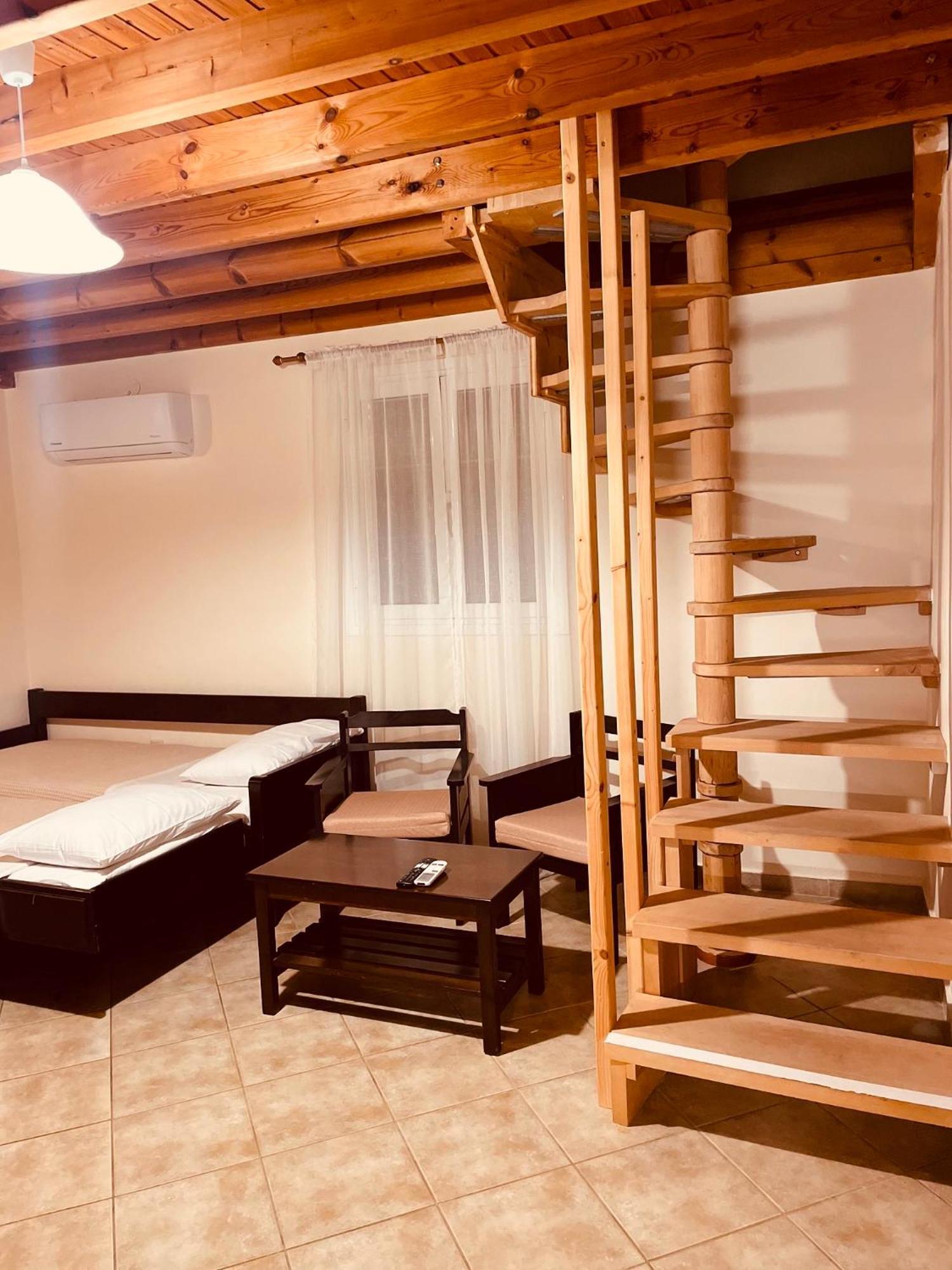 ספרטיה Theros Retreat מראה חיצוני תמונה
