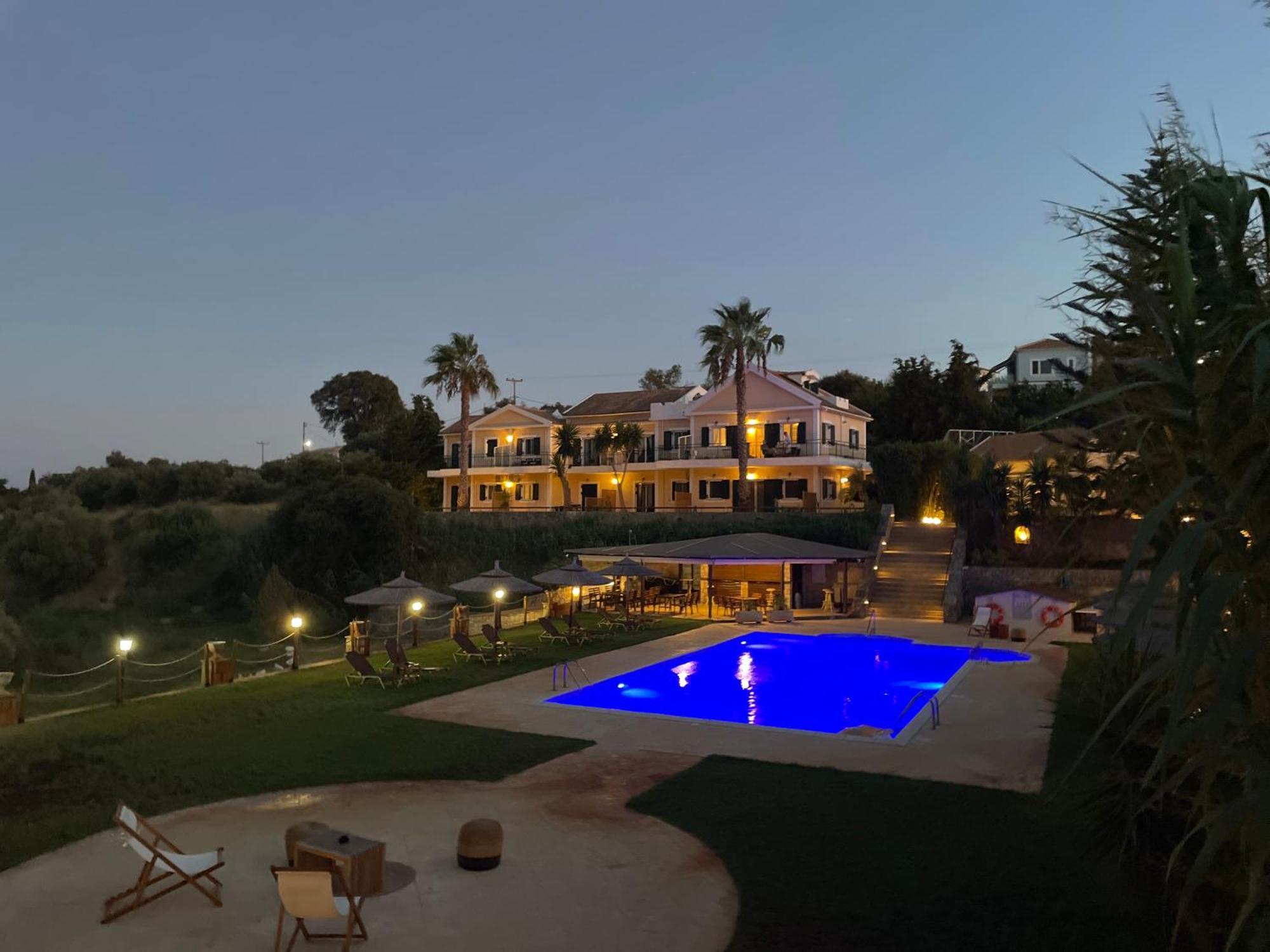 ספרטיה Theros Retreat מראה חיצוני תמונה